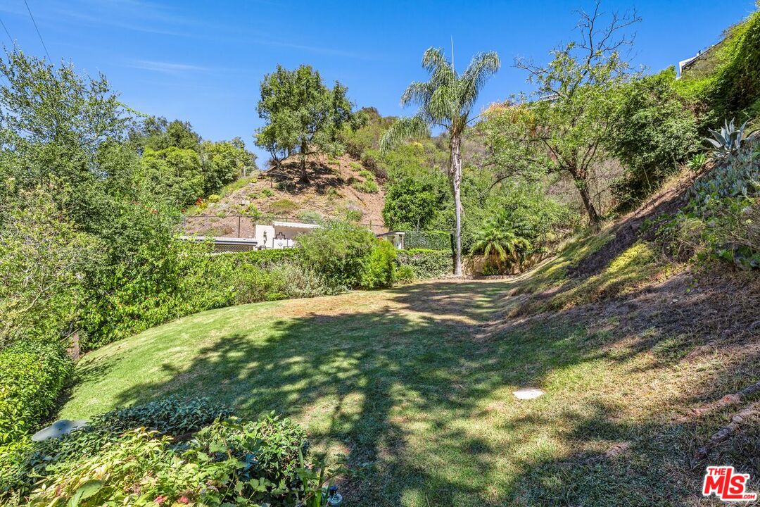 1834 Roscomare Rd