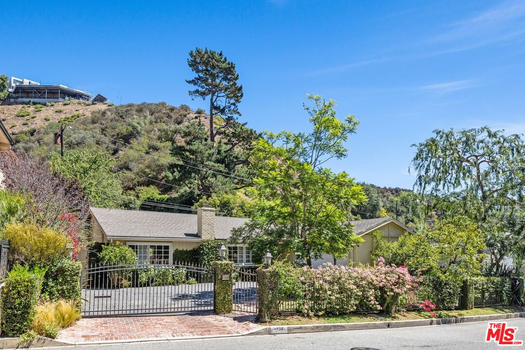 1834 Roscomare Rd