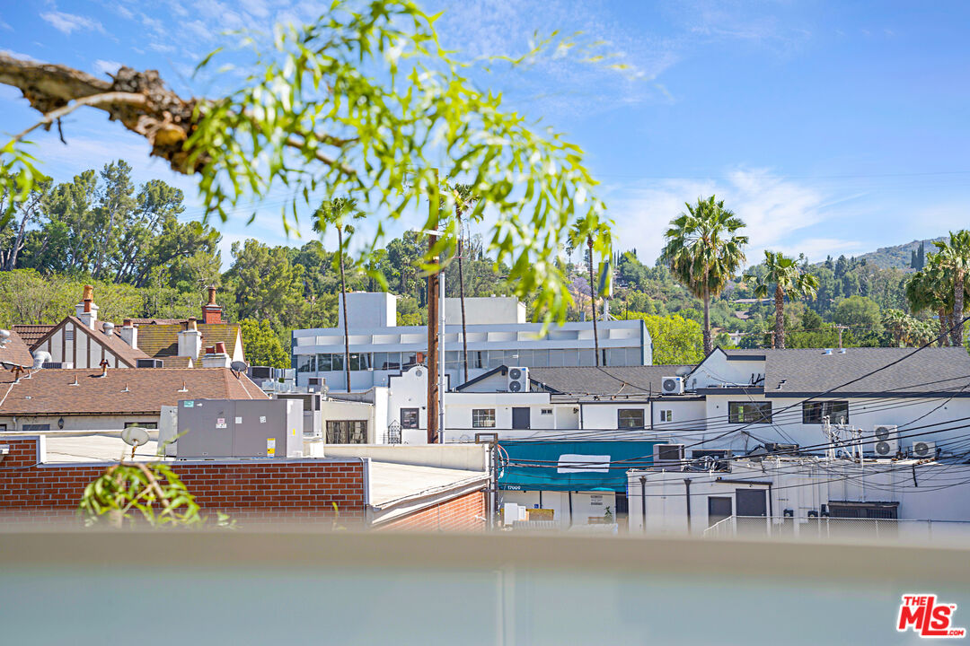 4949 Genesta Ave Unit: 306