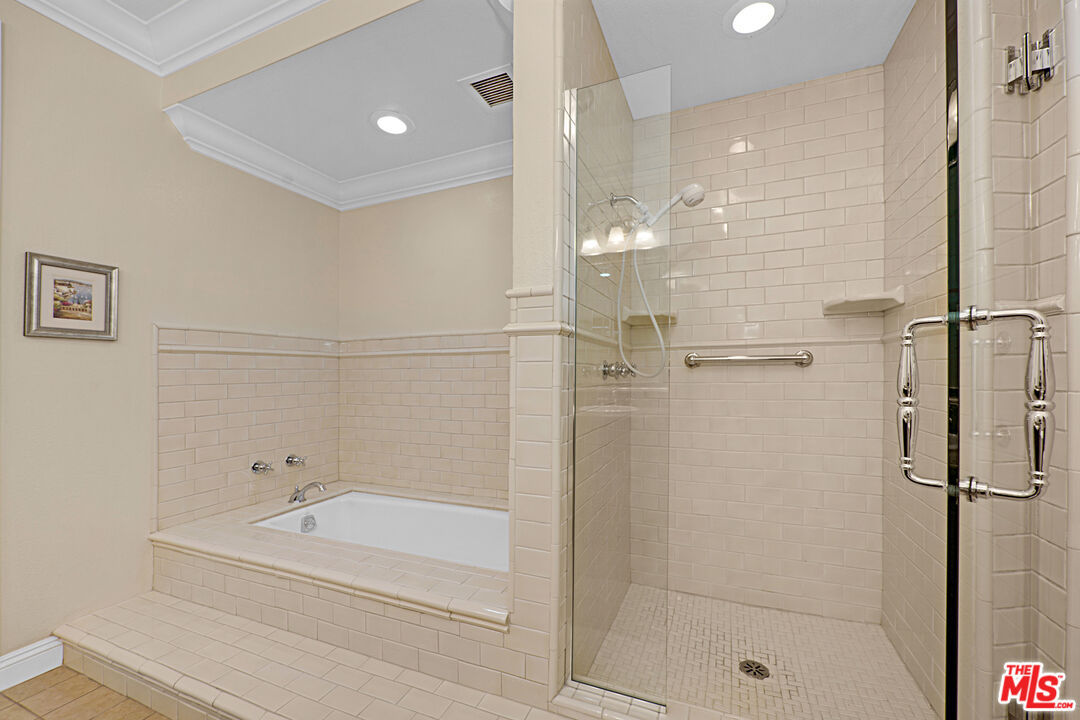 4949 Genesta Ave Unit: 306