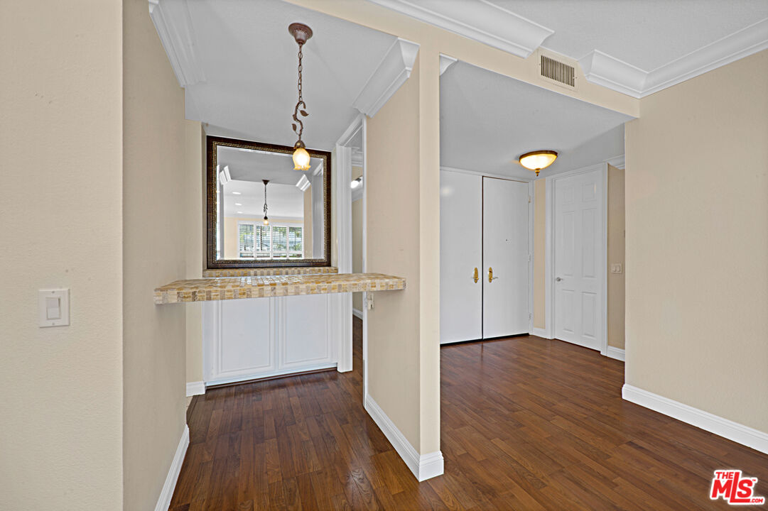 4949 Genesta Ave Unit: 306