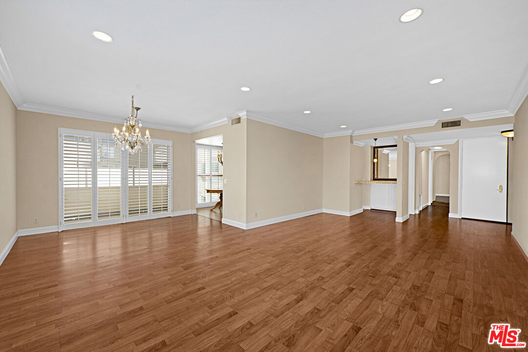 4949 Genesta Ave Unit: 306