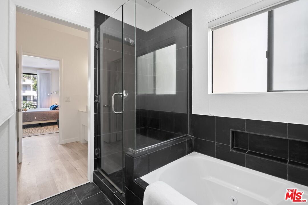 1140 Alta Loma Rd Unit: 201