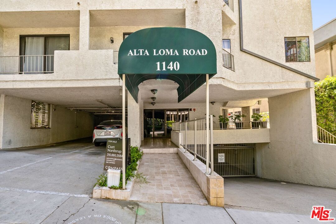 1140 Alta Loma Rd Unit: 201