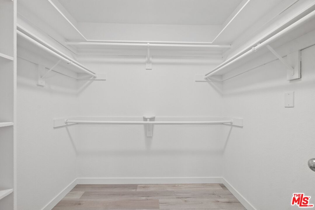 1140 Alta Loma Rd Unit: 201