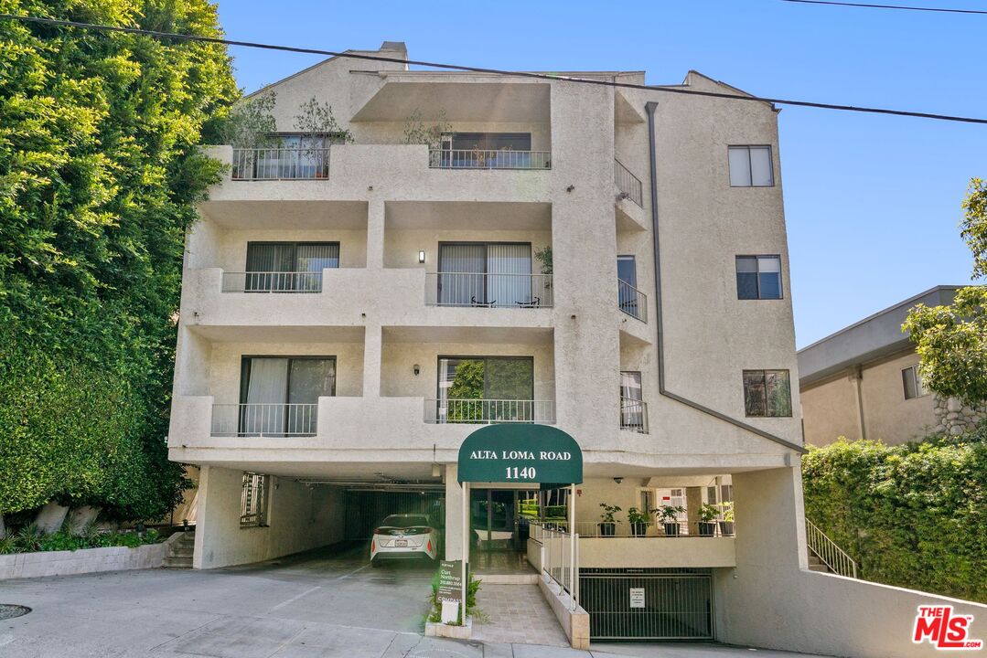 1140 Alta Loma Rd Unit: 201