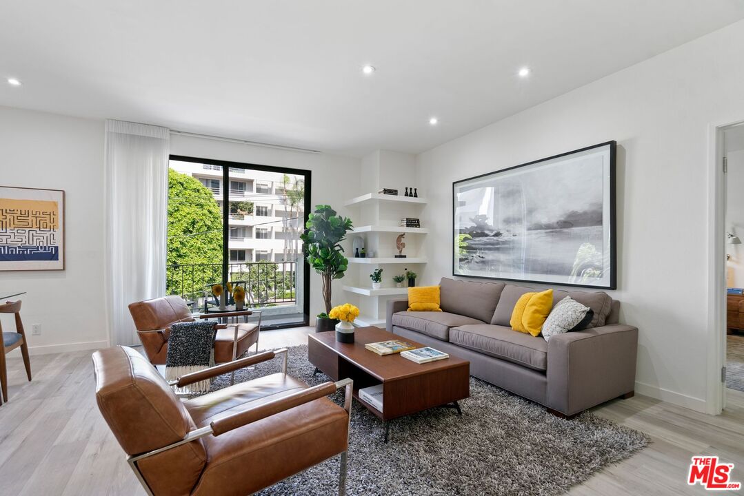 1140 Alta Loma Rd Unit: 201