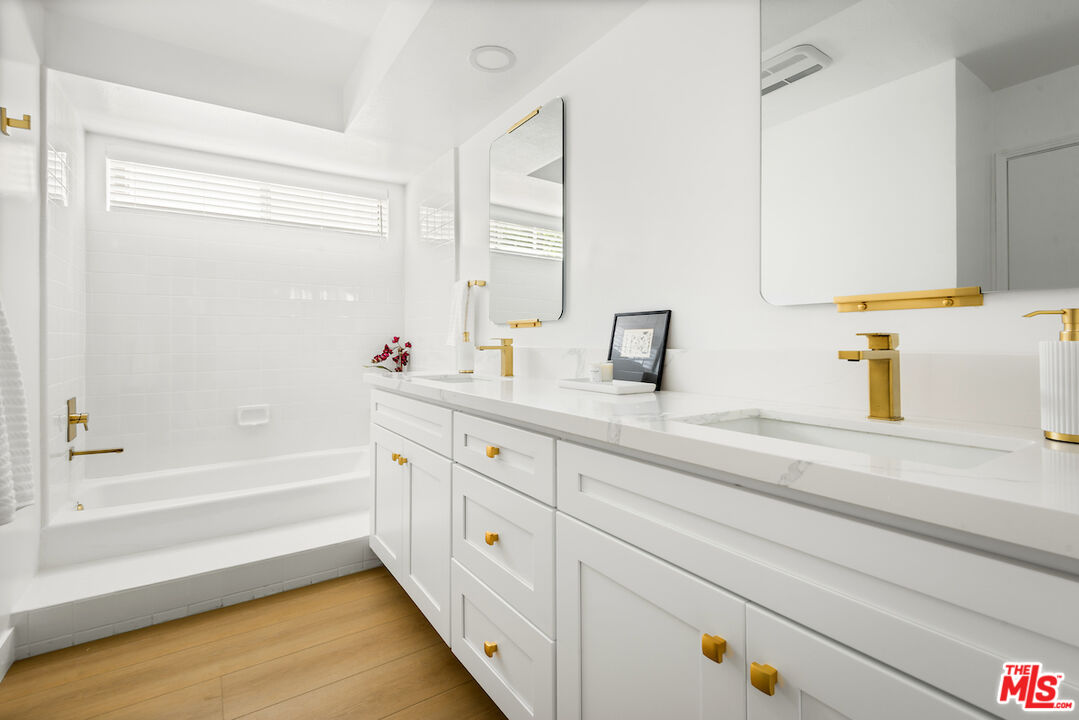 14106 Dickens St Unit: 105