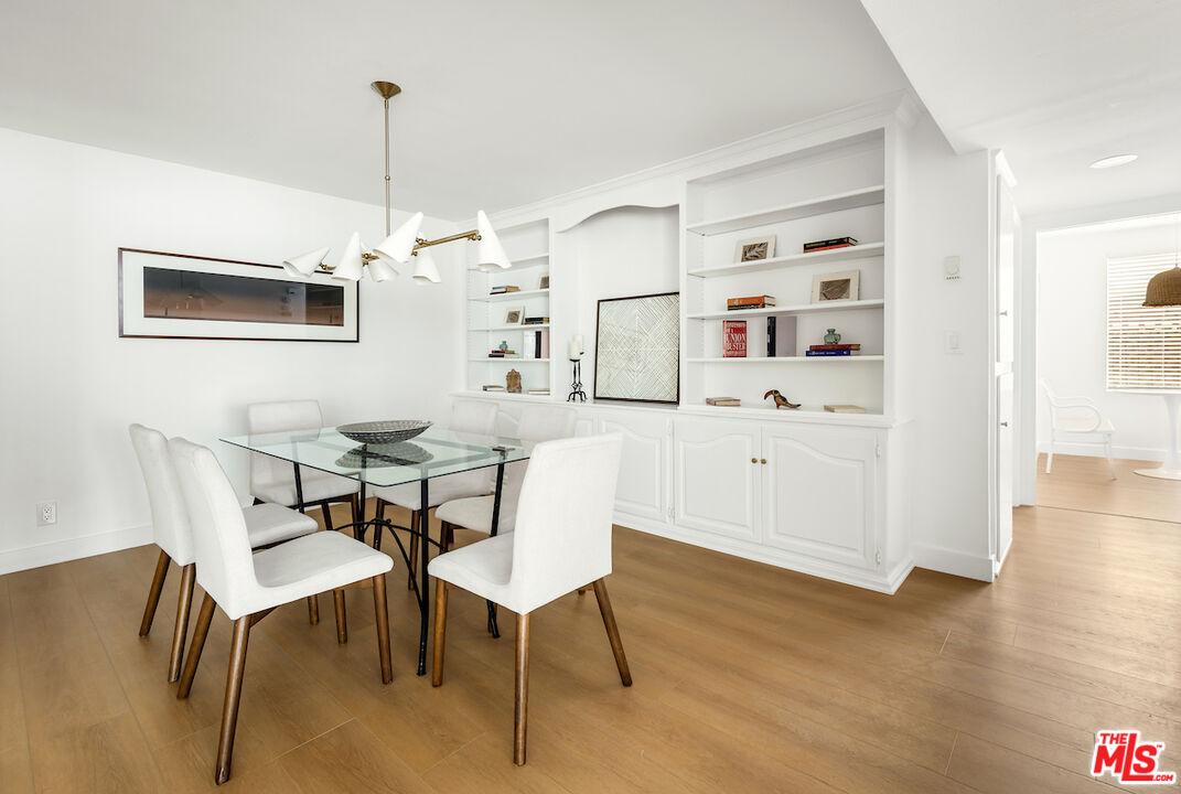 14106 Dickens St Unit: 105