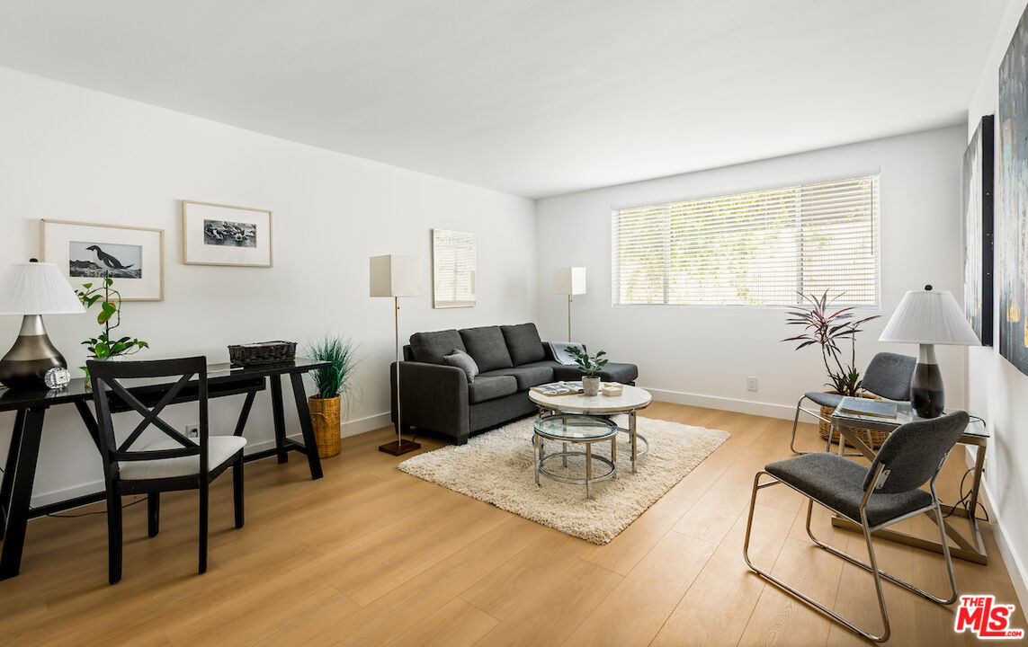 14106 Dickens St Unit: 105