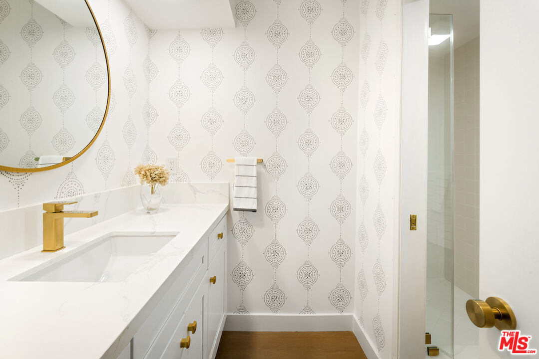 14106 Dickens St Unit: 105