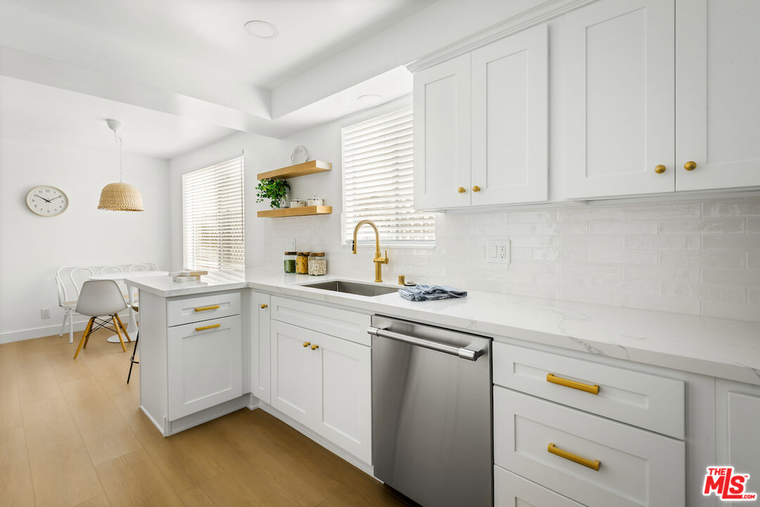 14106 Dickens St Unit: 105