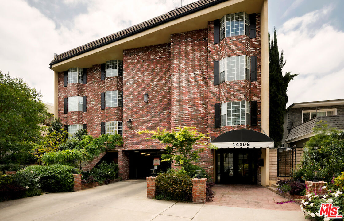 14106 Dickens St Unit: 105