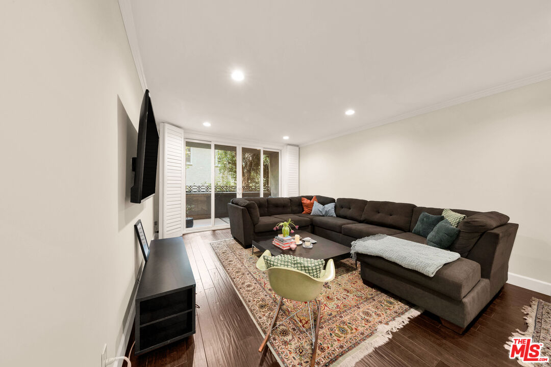 15248 Dickens St Unit: 103