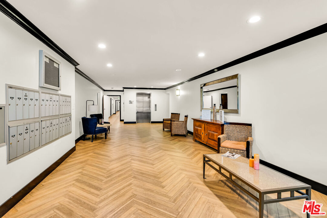 15248 Dickens St Unit: 103