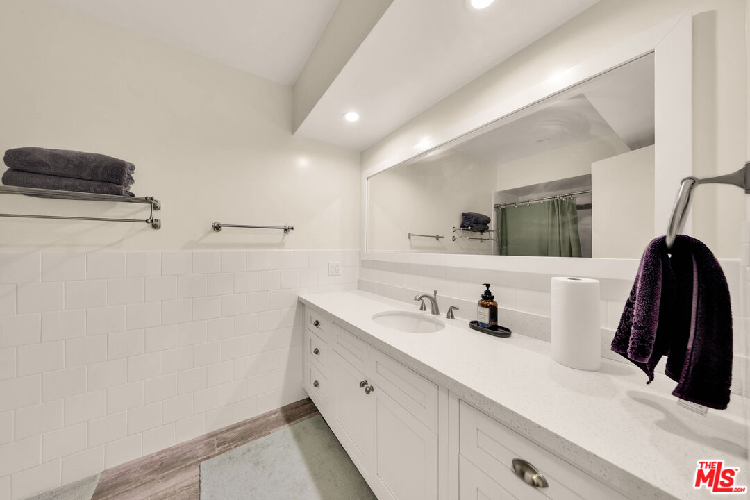 15248 Dickens St Unit: 103