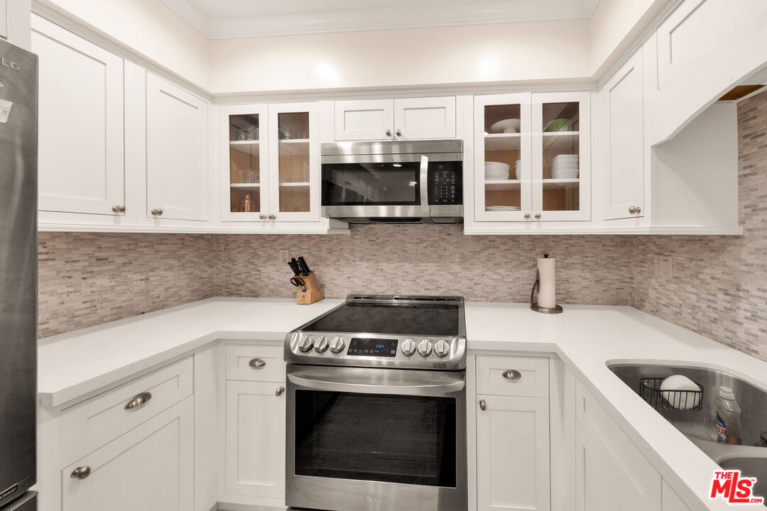 15248 Dickens St Unit: 103