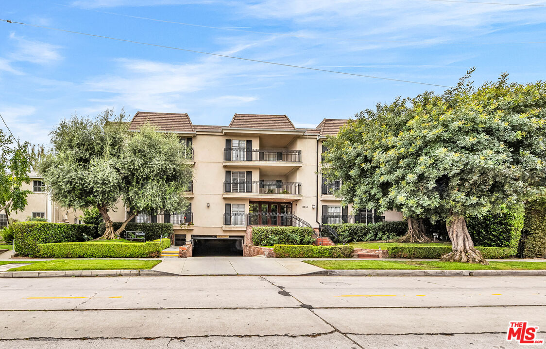 15248 Dickens St Unit: 103