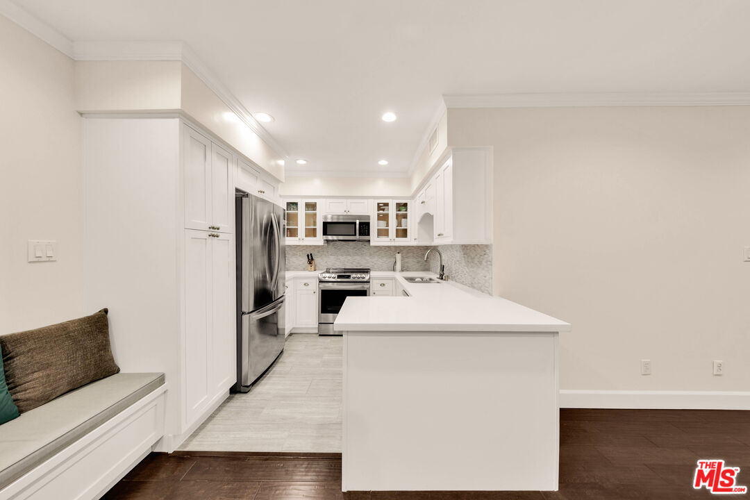 15248 Dickens St Unit: 103