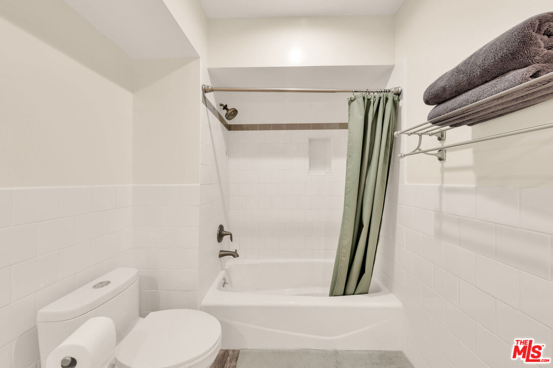 15248 Dickens St Unit: 103