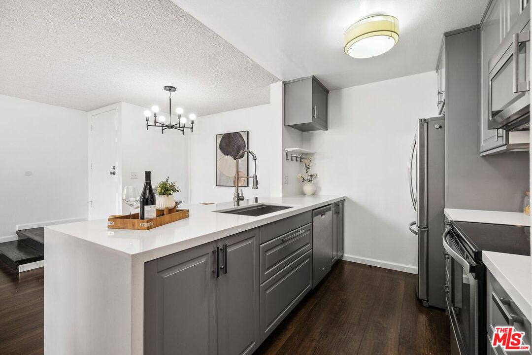 4900 Overland Ave Unit: 351