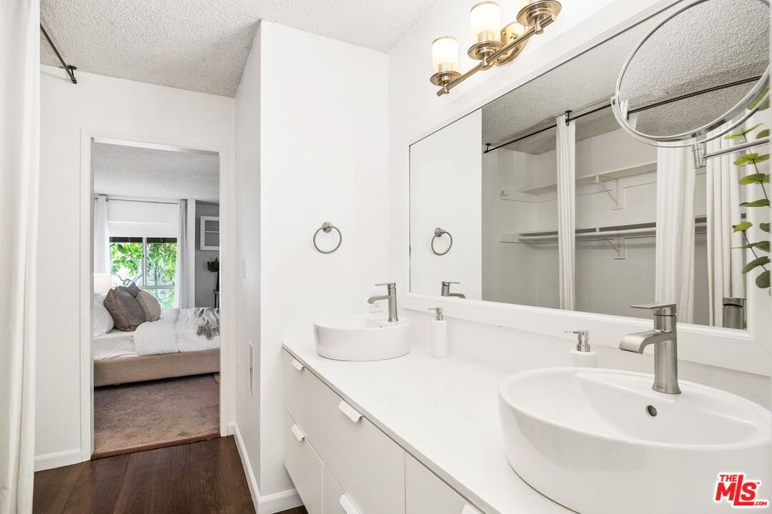 4900 Overland Ave Unit: 351