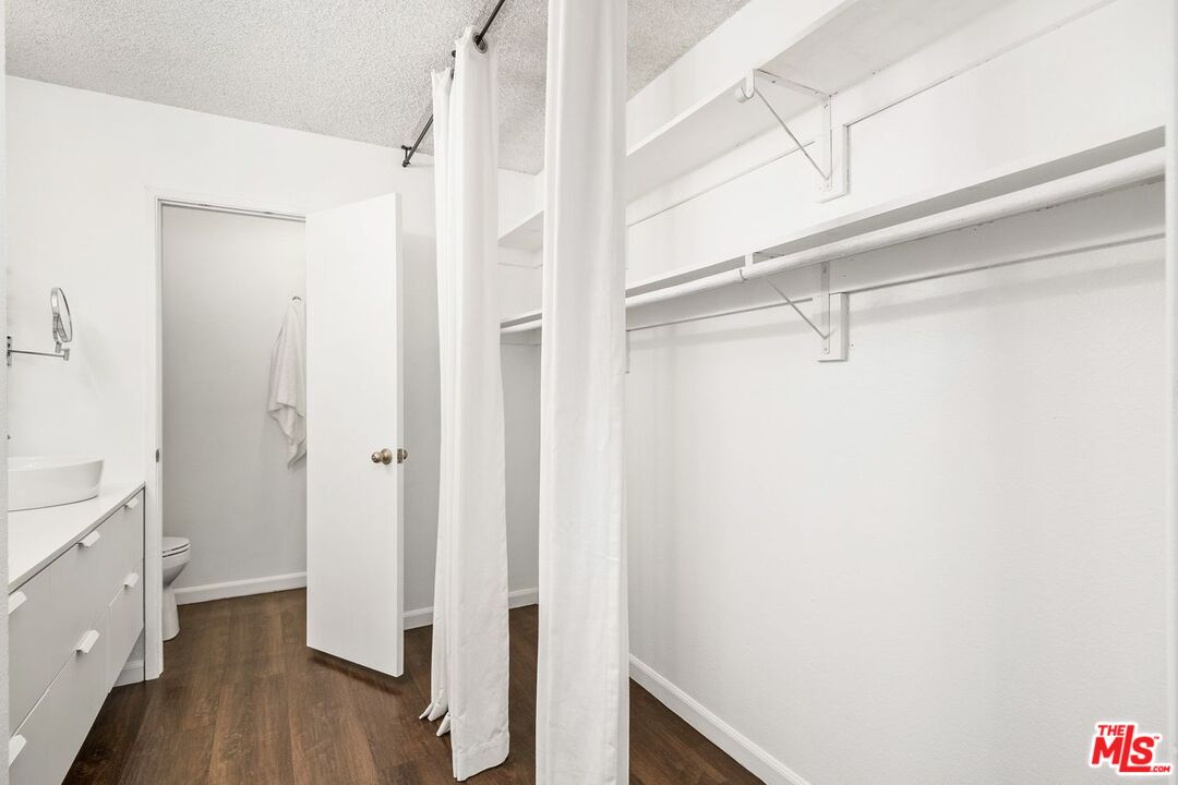 4900 Overland Ave Unit: 351