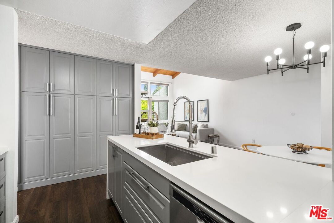 4900 Overland Ave Unit: 351