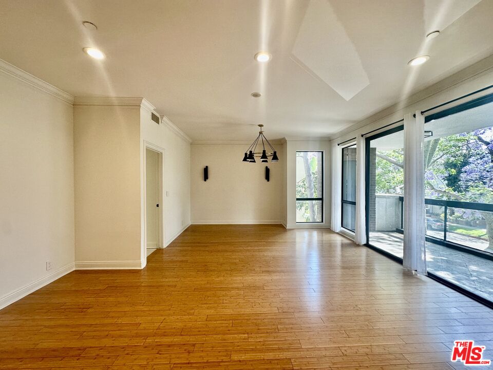 324 N Palm Dr Unit: 206