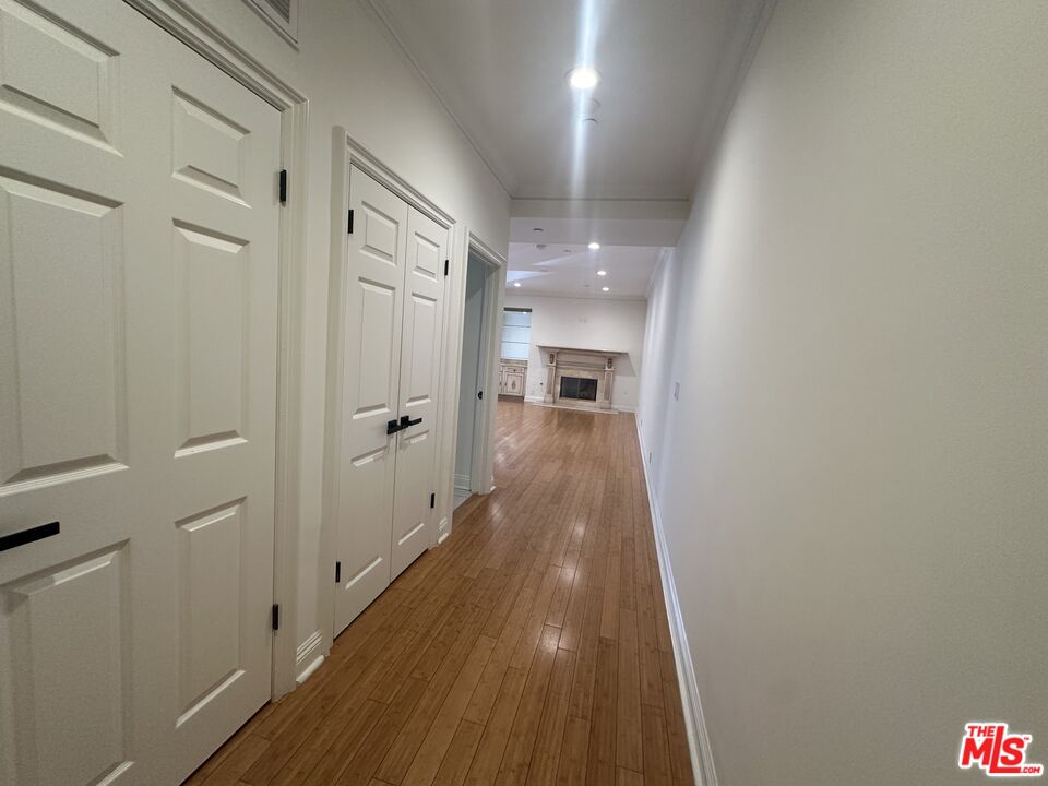 324 N Palm Dr Unit: 206