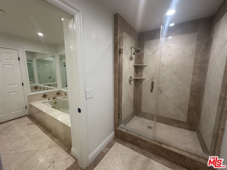 324 N Palm Dr Unit: 206