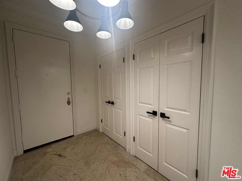 324 N Palm Dr Unit: 206