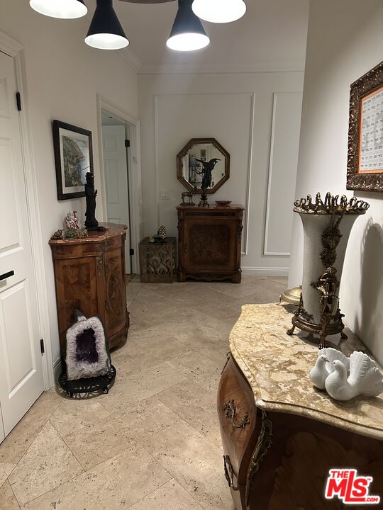 324 N Palm Dr Unit: 206