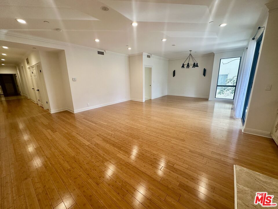 324 N Palm Dr Unit: 206