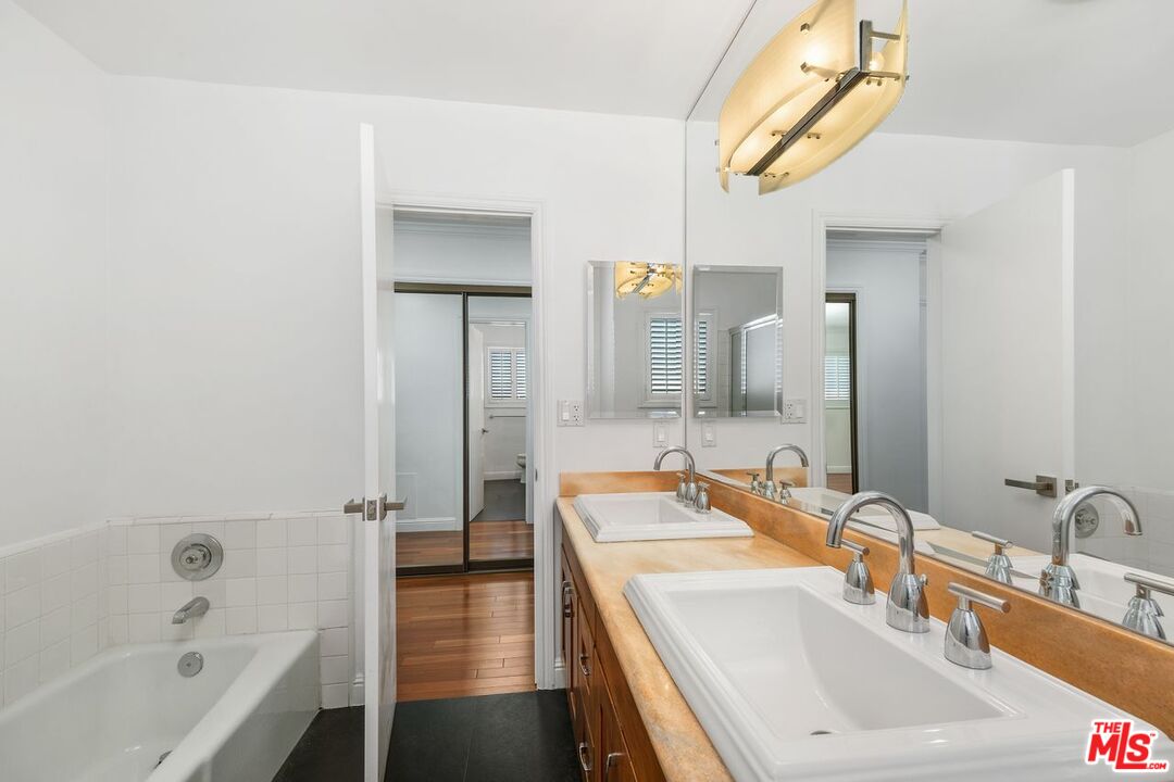 404 San Vicente Blvd Unit: 201