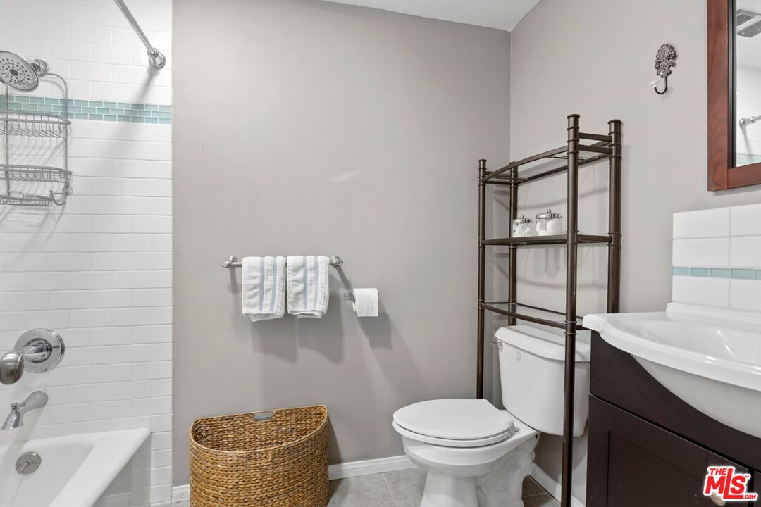 1375 Kelton Ave Unit: 108