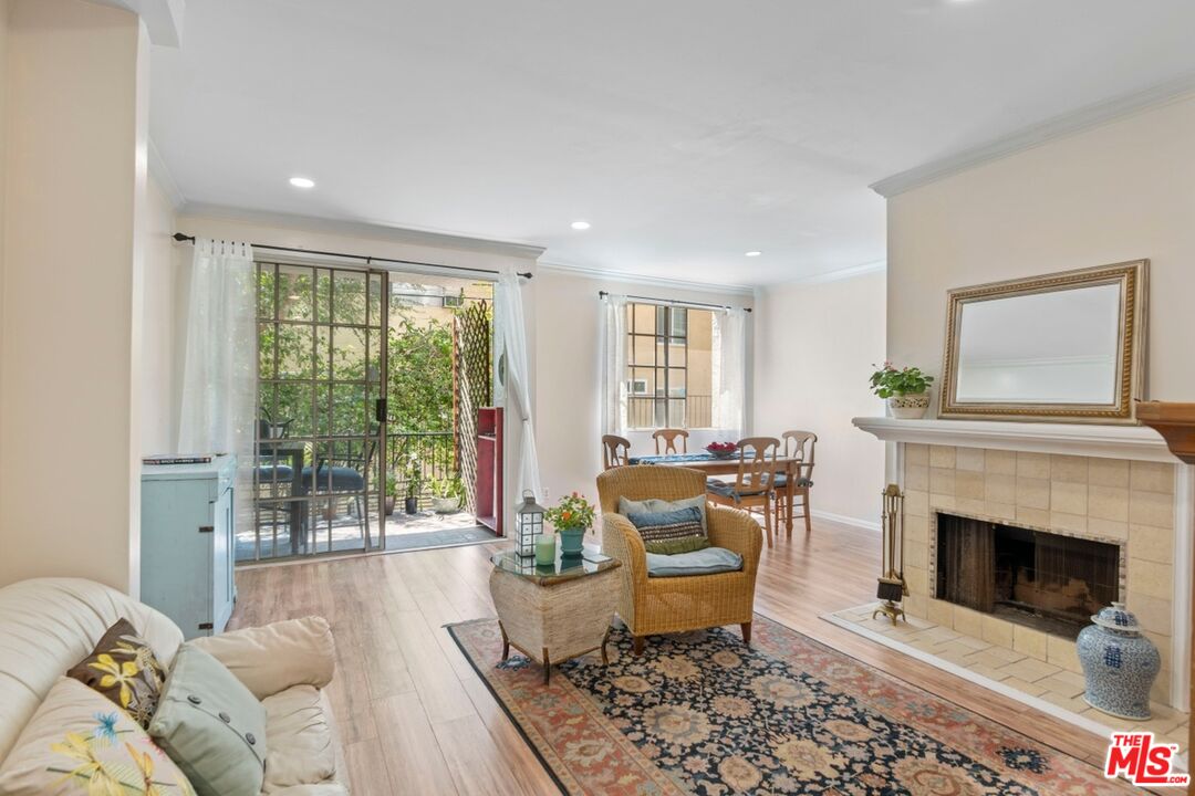 1375 Kelton Ave Unit: 108