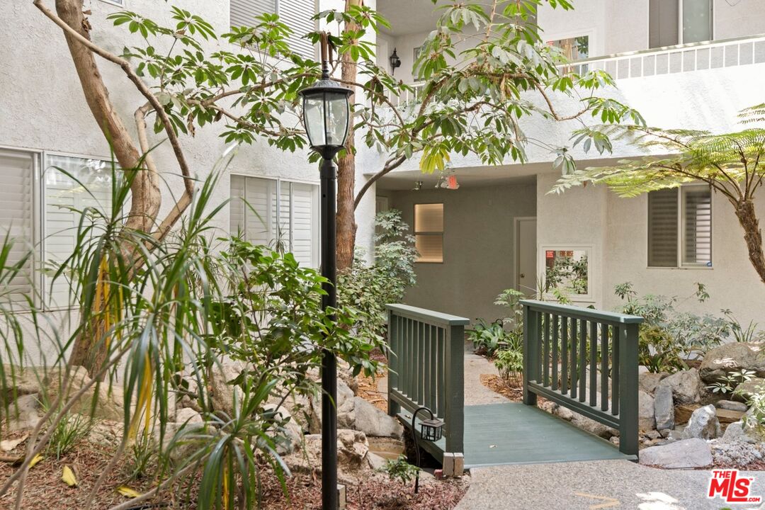 1375 Kelton Ave Unit: 108