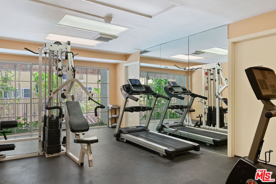 1375 Kelton Ave Unit: 108