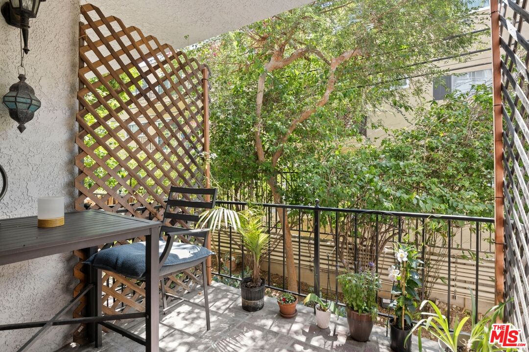 1375 Kelton Ave Unit: 108