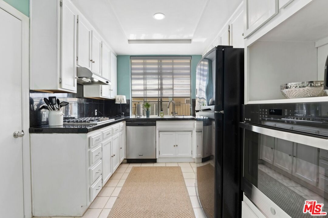 1375 Kelton Ave Unit: 108