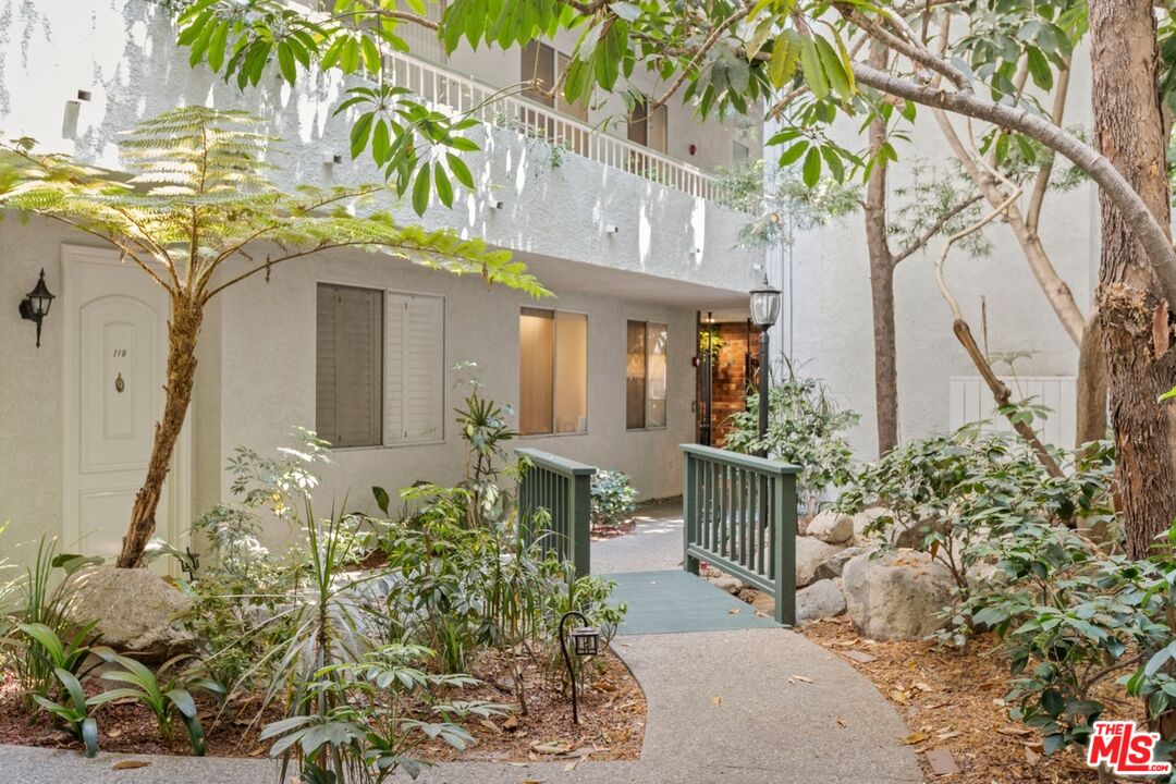 1375 Kelton Ave Unit: 108