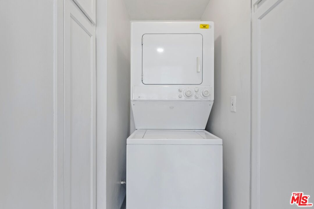 1375 Kelton Ave Unit: 108