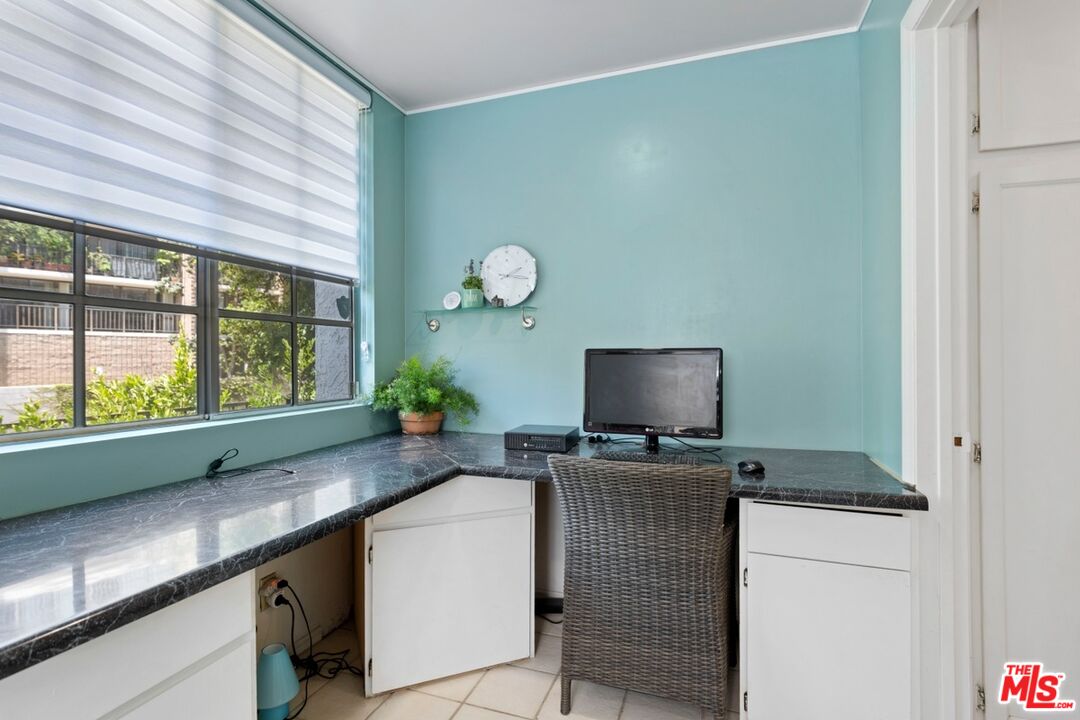 1375 Kelton Ave Unit: 108