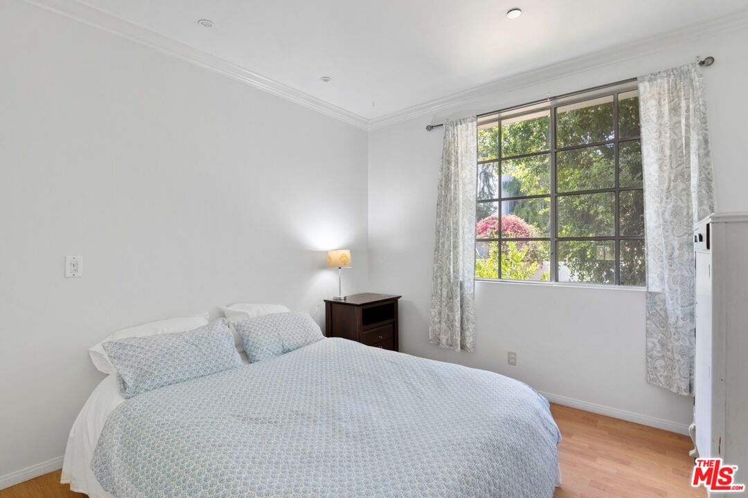 1375 Kelton Ave Unit: 108