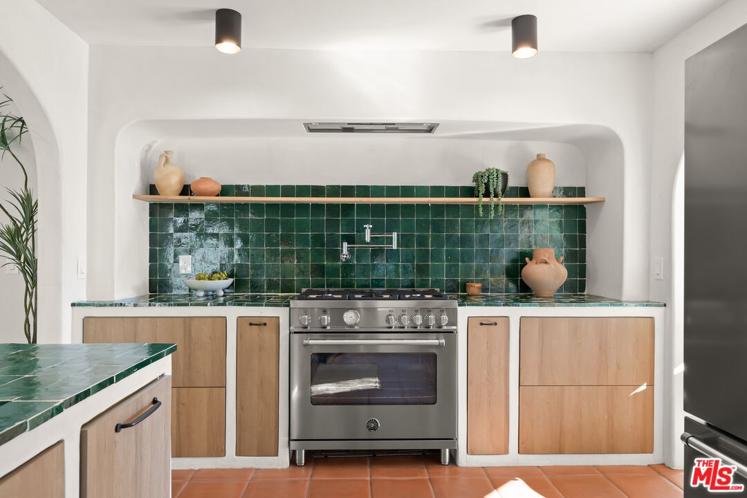 6132 Mount Angelus Dr