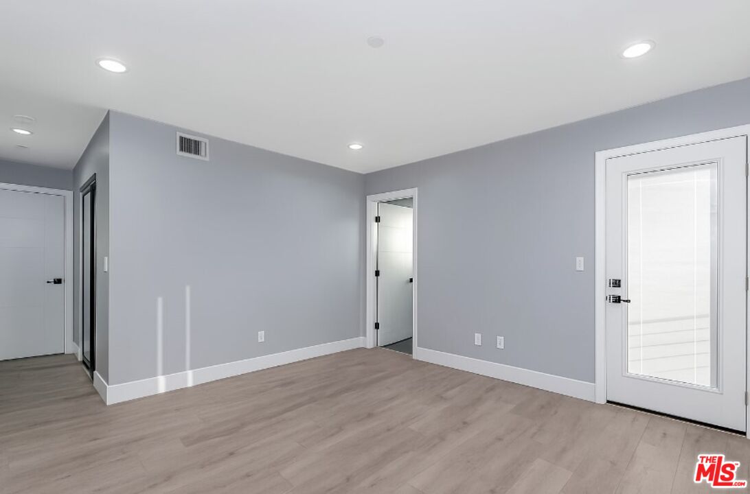 1947 N Vista Del Mar Ave