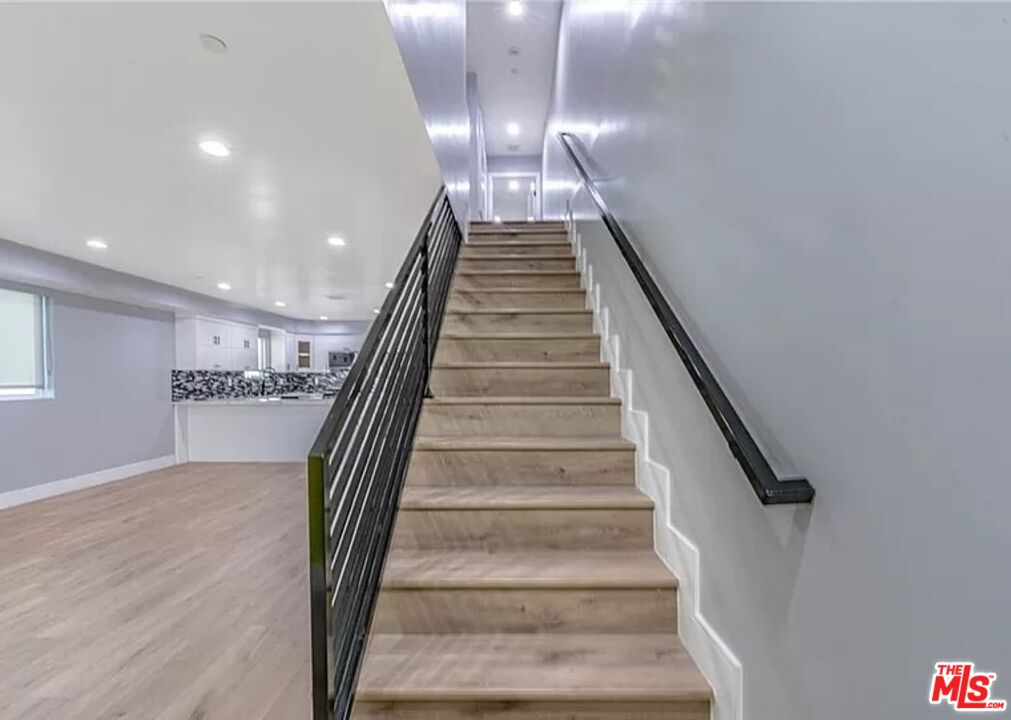 1947 N Vista Del Mar Ave