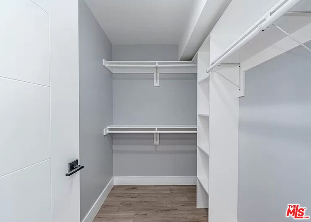 1947 N Vista Del Mar Ave