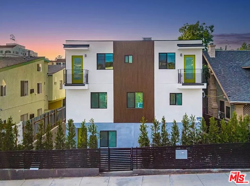 1947 N Vista Del Mar Ave